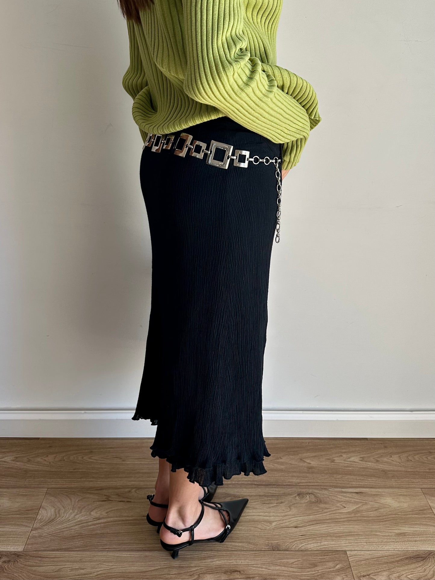 Frilled black skirt