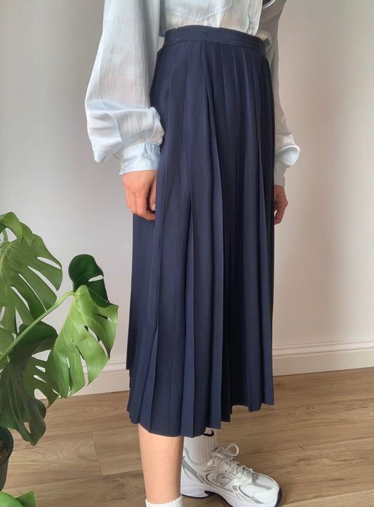 Vintage pleated navy skirt
